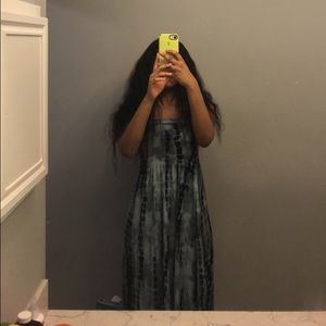 Loose strapless dress with slits on both sides